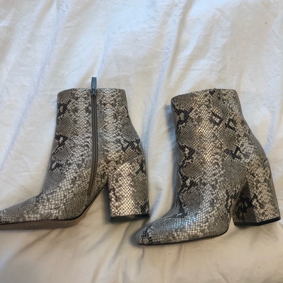 Vince Camuto Snakeskin Boot, sz 37, hardly worn - Picture 3 of 8